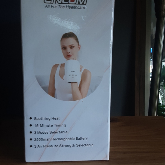 NWB HAND MASSAGER - Picture 2 of 4